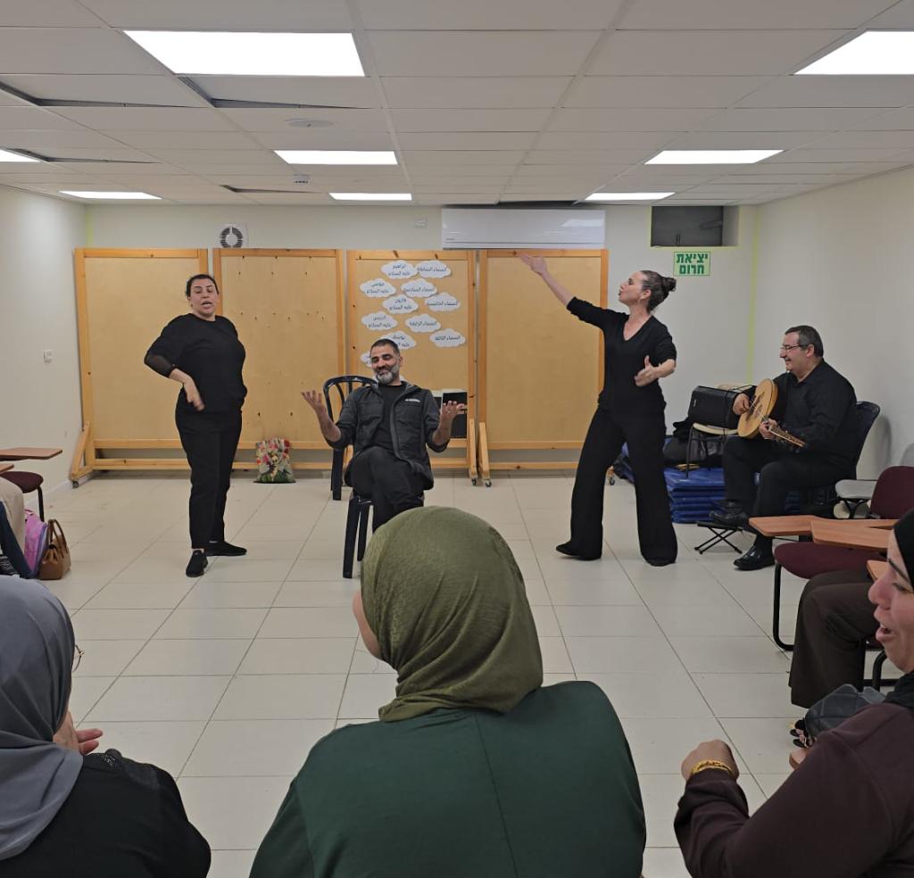 المراكز الجماهيرية اسوار عكا تنظم عرض "Playback" للنساء مع فعالية فنيّة مرافقة للأطفال