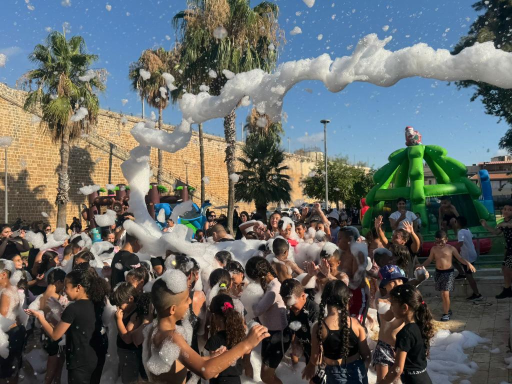 أحلى الأجواء عاشها أطفال عكا في افتتاح العُطلة الصيفيّة مع المراكز الجماهيريّة أسوار عكا.
