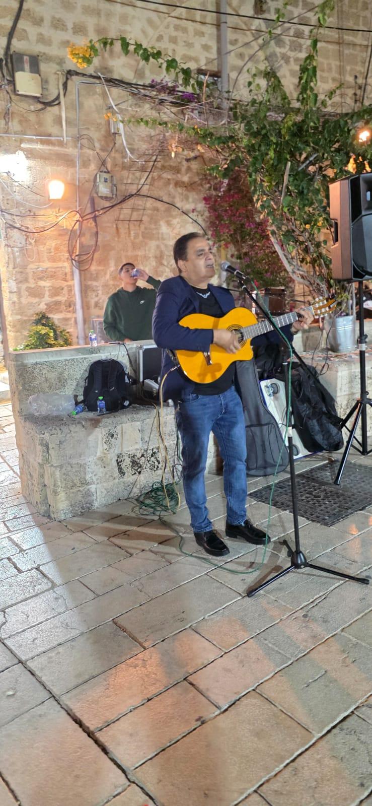 أمسيّة فنيّة بطابع عكيّ نظمتها المراكز الجماهيريّة أسوار عكا في حيّ المبلطة.