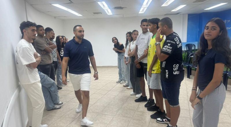 انطلاق سلسلة لقاءات توعويّة لتعزيز وتطوير الثقة بالنفس لدى شبيبة المراكز الجماهيرية أسوار عكا. انطلاق سلسلة لقاءات توعويّة لتعزيز وتطوير الثقة بالنفس لدى شبيبة المراكز الجماهيرية أسوار عكا.