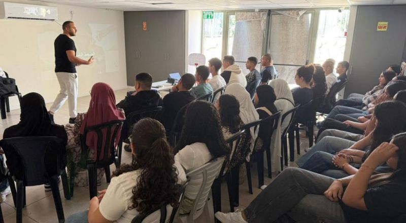 المراكز الجماهيرية اسوار عكا تنظم لقاءً للشبيبة حول الضغط النفسي وكيفيّة التعامل معه