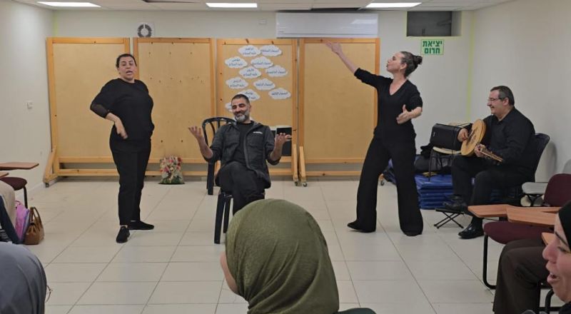 المراكز الجماهيرية اسوار عكا تنظم عرض "Playback" للنساء مع فعالية فنيّة مرافقة للأطفال