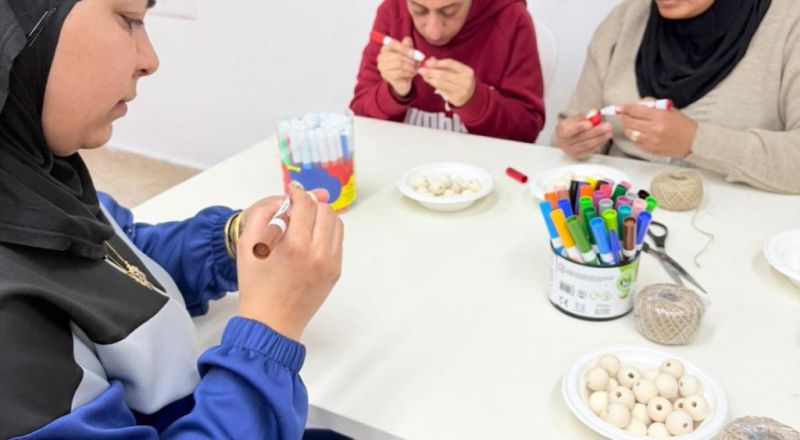 نساء " جارات البحر " ينظمن ورشة اكسسوارات وفانوس رمضان لنادي أصحاب التحديات.