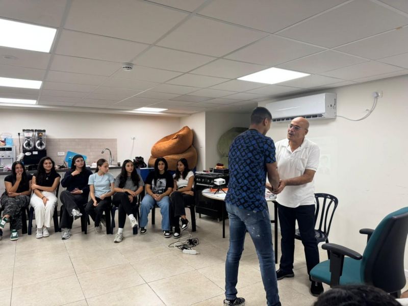 ورشة توعوية لشبيبة المراكز الجماهيريّةأسوارعكا حول الابتعاد عن غاز الضحك ومخاطره.