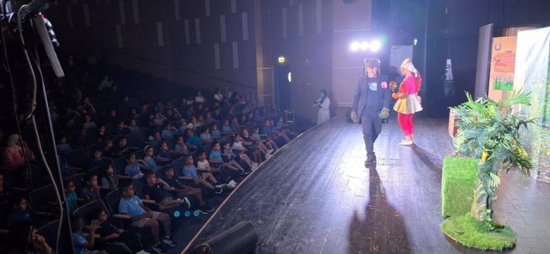 المراكز الجماهيريّة أسوار عكا تنظم عرضًا مميزًا لمسرحية ديبو ونعوجة مع طلاب مدرسة الأمل.