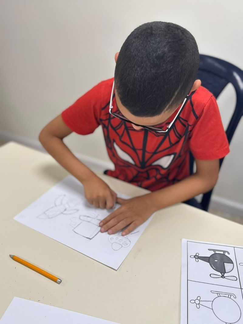 افتتاح دورة الرسم، وأول لقاء كان كيف نتعلم رسم وسائل النقل.