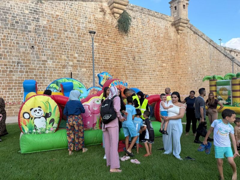 فعالية صيفية حافلة بالمرح وأجواء من الفرح للأطفال مع بلدية عكا و المراكز الجماهيرية أسوار عكا