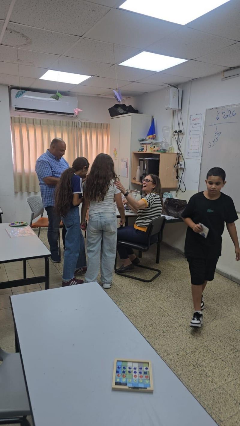 ⁨    المراكز الجماهيريّة أسوار عكا تنظم مبادرة “يوم الشكر” تقديرًا لمعلمات ومعلمي المدارس الابتدائية في المدينة