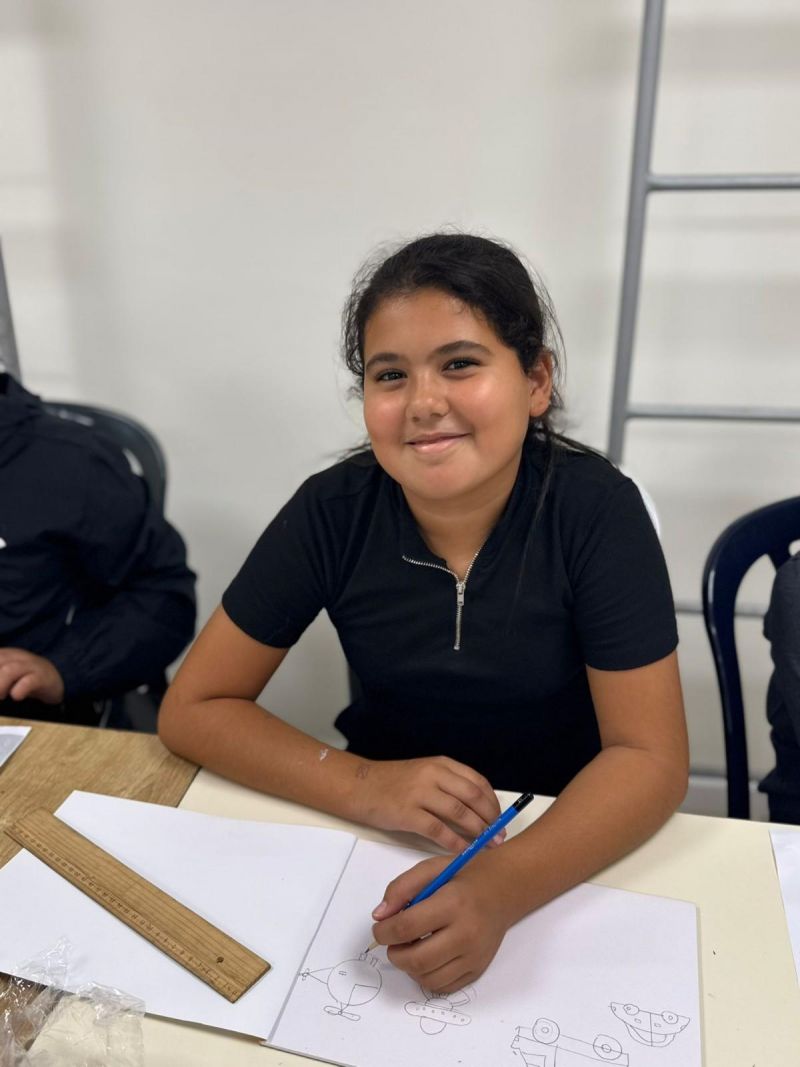 افتتاح دورة الرسم، وأول لقاء كان كيف نتعلم رسم وسائل النقل.