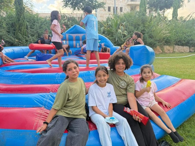 فعالية صيفية حافلة بالمرح وأجواء من الفرح للأطفال مع بلدية عكا و المراكز الجماهيرية أسوار عكا