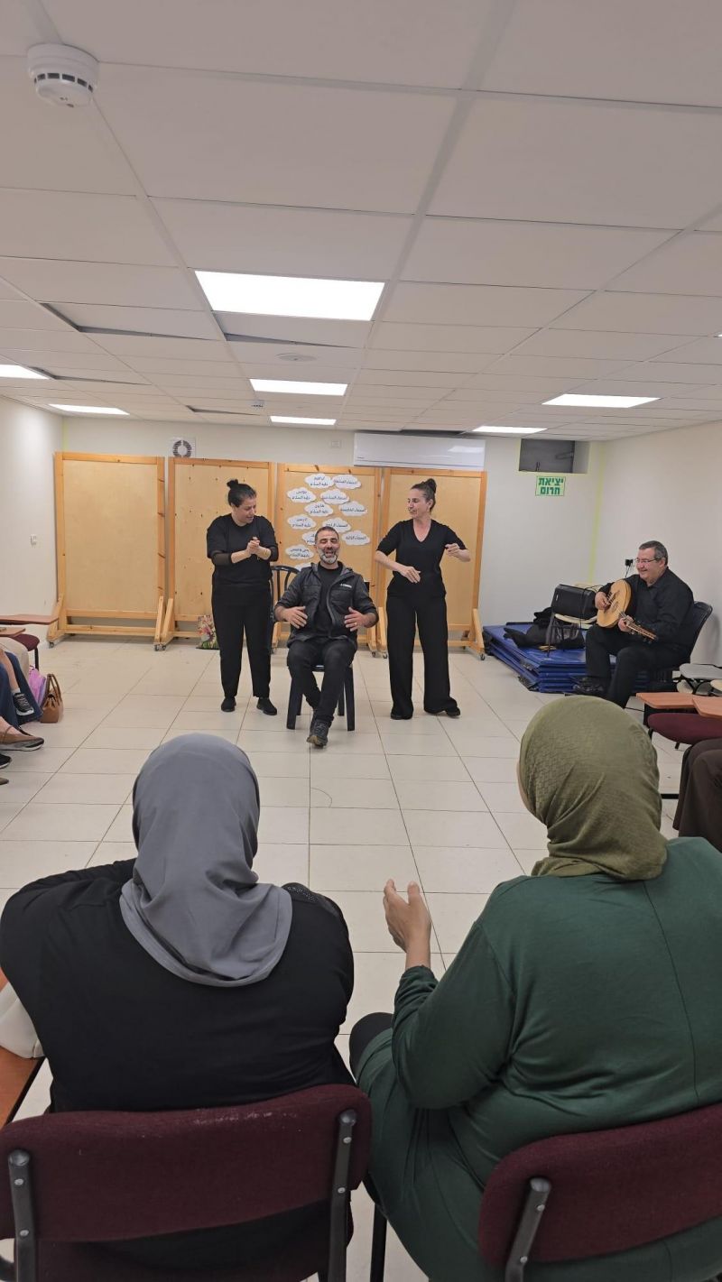 المراكز الجماهيرية اسوار عكا تنظم عرض "Playback" للنساء مع فعالية فنيّة مرافقة للأطفال