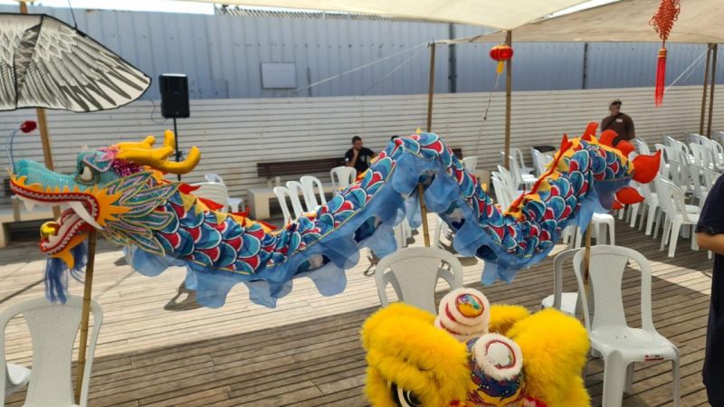 برعاية وحضور السفير الصيني، المراكز الجماهيرية- أسوار عكا تنظم مهرجان وسباق الدراغون القطري في البلاد.