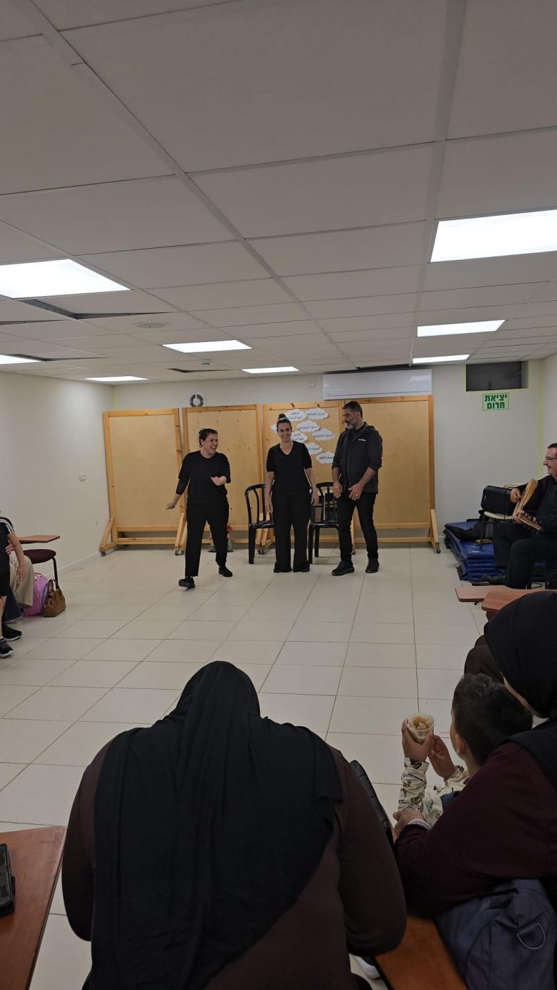 المراكز الجماهيرية اسوار عكا تنظم عرض "Playback" للنساء مع فعالية فنيّة مرافقة للأطفال