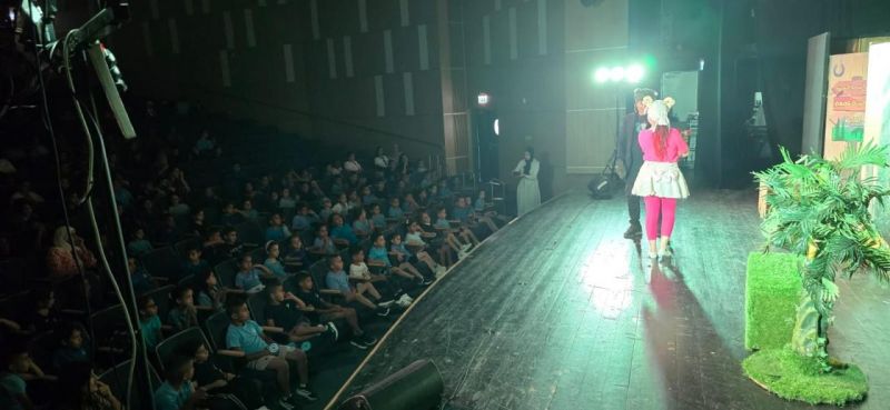 المراكز الجماهيريّة أسوار عكا تنظم عرضًا مميزًا لمسرحية ديبو ونعوجة مع طلاب مدرسة الأمل.
