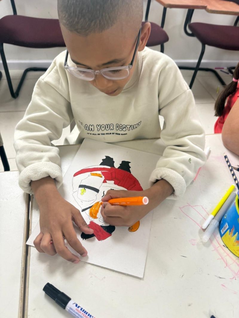 ورشة رسم شخصيات رمضانيّة في ملجأ المركز الثقافي.