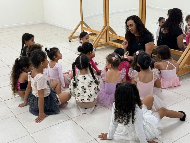 افتتاح دورة الباليه لمجموعة الروضات والبساتين... والتسجيل بعده مستمر.