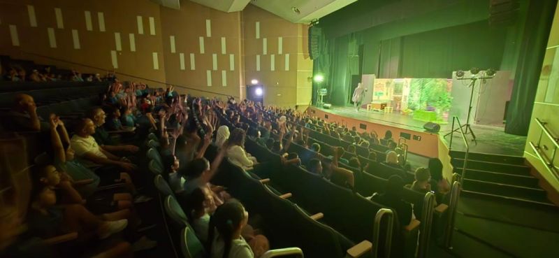 المراكز الجماهيريّة أسوار عكا تنظم عرضًا مميزًا لمسرحية ديبو ونعوجة مع طلاب مدرسة الأمل.