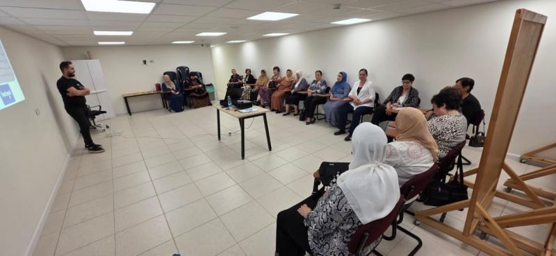 المراكز الجماهيريّة أسوار عكا تنظم ورشة تدريبية في الذكاء الاصطناعي لمجموعة نساء الجيل الذهبي.