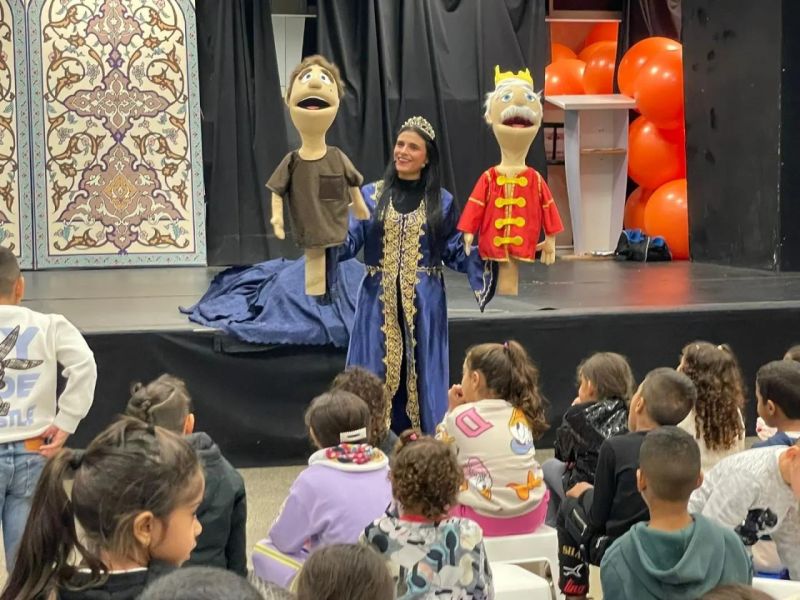 عرض أكثر من رائع لمسرحية الدمى " الأميرة المغرور" في المركز الثقافي.