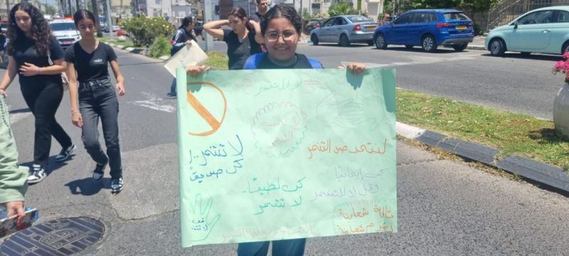 مسيرة حاشدة نظمتها المراكز الجماهيرية اسوار عكا اختتمت بها حملتها ضد التنمر.