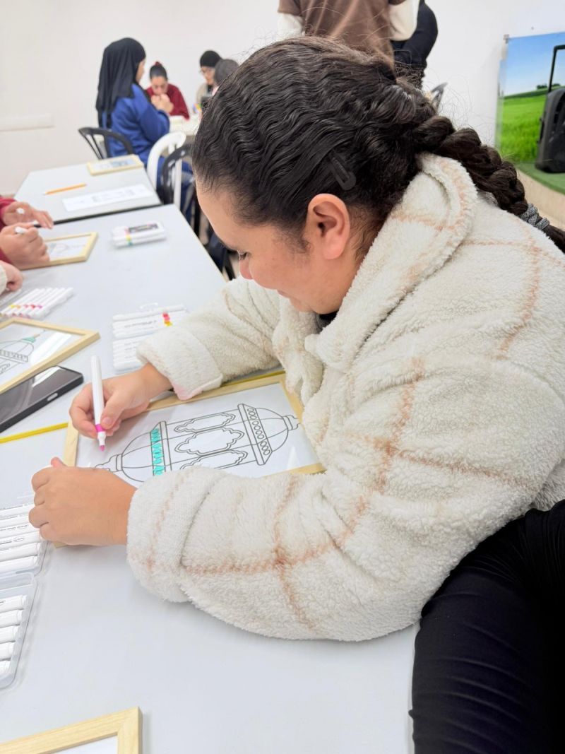 نساء " جارات البحر " ينظمن ورشة اكسسوارات وفانوس رمضان لنادي أصحاب التحديات.