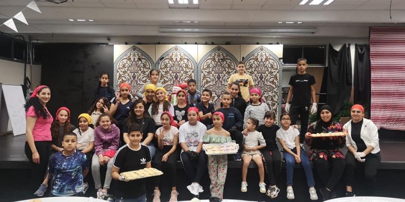 القادة الصغار في المراكز الجماهيرية اسوار عكا يستقبلون عيد الفطر السعيد بورشة لصناعة كعك العيد.