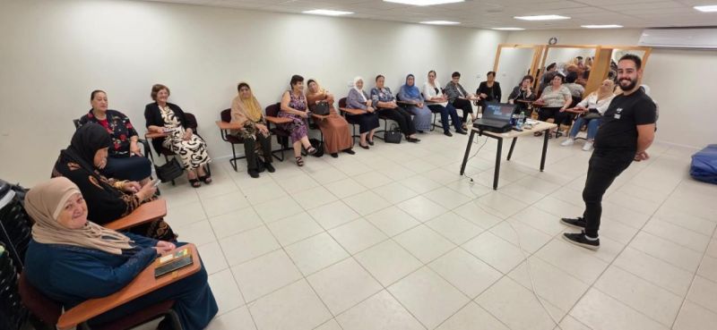 المراكز الجماهيريّة أسوار عكا تنظم ورشة تدريبية في الذكاء الاصطناعي لمجموعة نساء الجيل الذهبي.