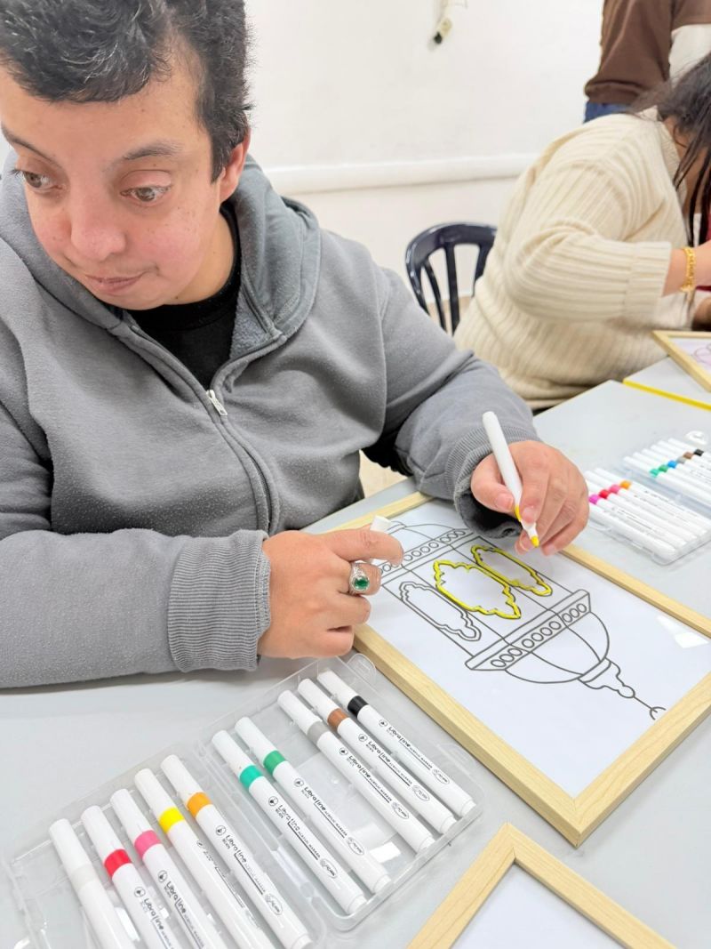 نساء " جارات البحر " ينظمن ورشة اكسسوارات وفانوس رمضان لنادي أصحاب التحديات.