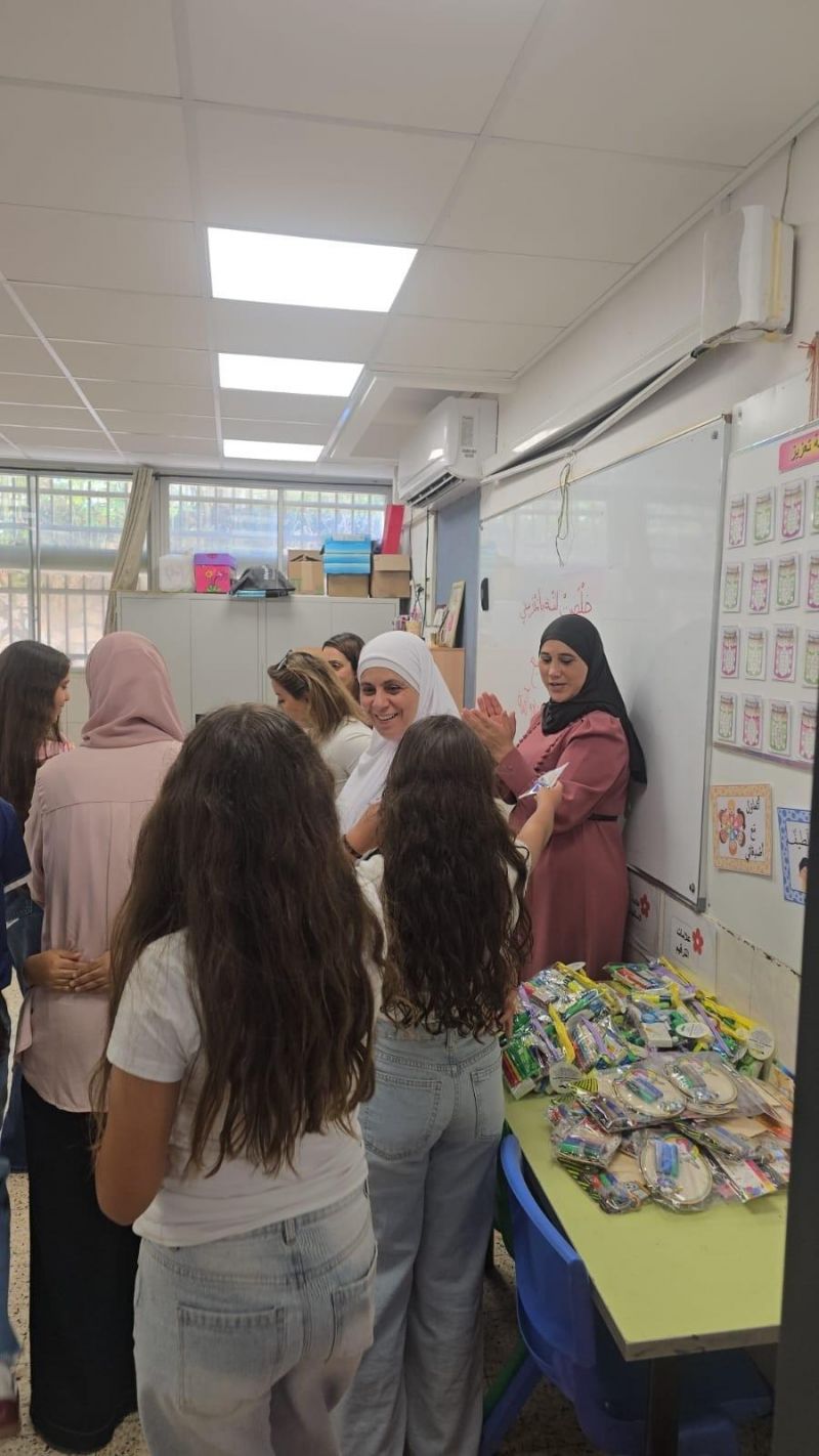 ⁨    المراكز الجماهيريّة أسوار عكا تنظم مبادرة “يوم الشكر” تقديرًا لمعلمات ومعلمي المدارس الابتدائية في المدينة