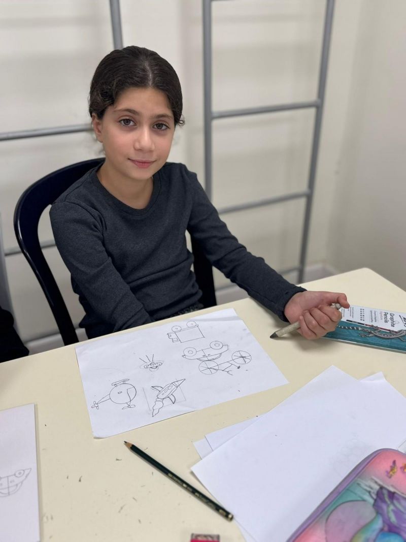 افتتاح دورة الرسم، وأول لقاء كان كيف نتعلم رسم وسائل النقل.