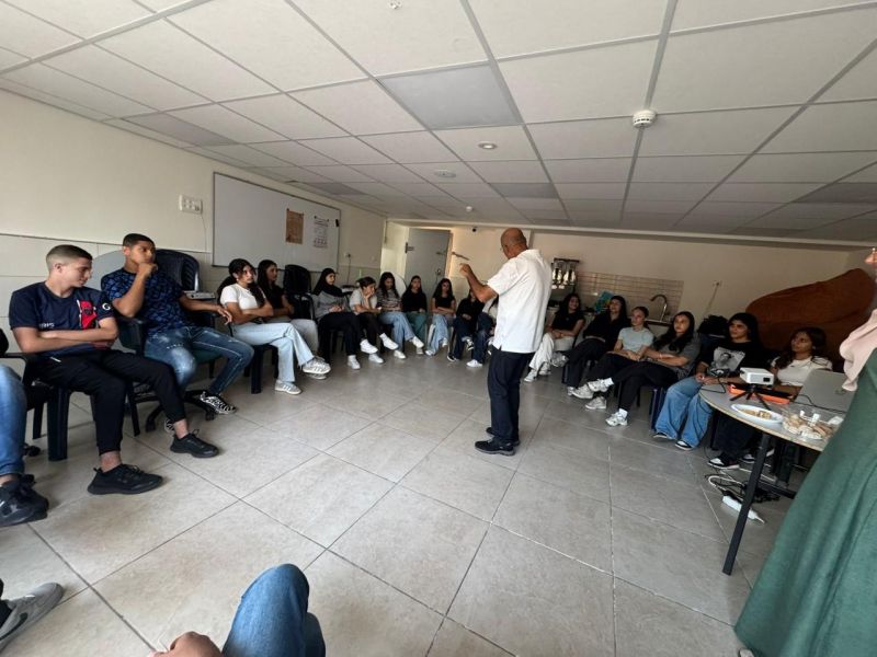 ورشة توعوية لشبيبة المراكز الجماهيريّةأسوارعكا حول الابتعاد عن غاز الضحك ومخاطره.