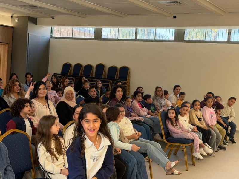 "حارس الصندوق" عرض سحري يخطف أنظار الأطفال والأهل مع عمو خليل