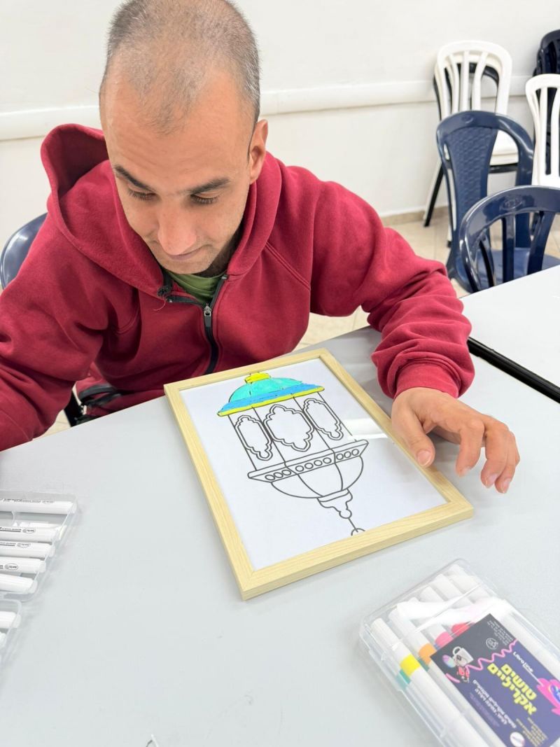 نساء " جارات البحر " ينظمن ورشة اكسسوارات وفانوس رمضان لنادي أصحاب التحديات.