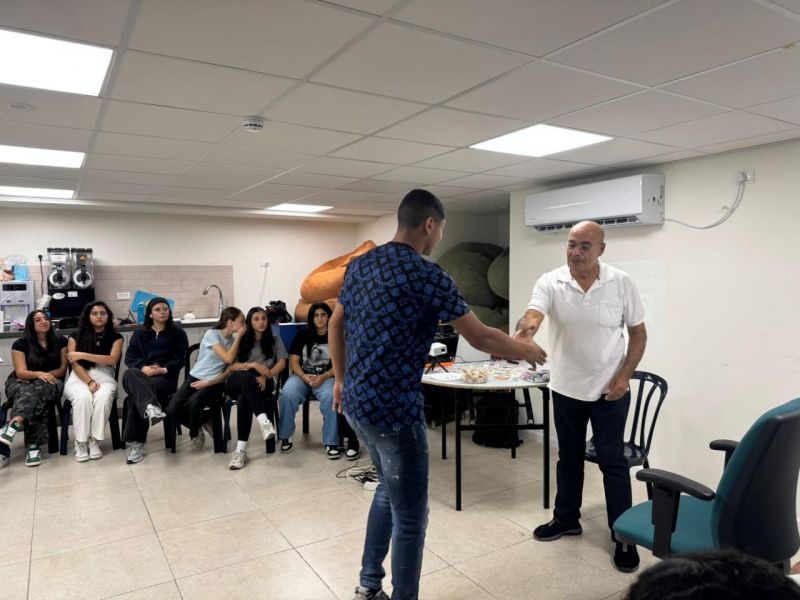 ورشة توعوية لشبيبة المراكز الجماهيريّةأسوارعكا حول الابتعاد عن غاز الضحك ومخاطره.