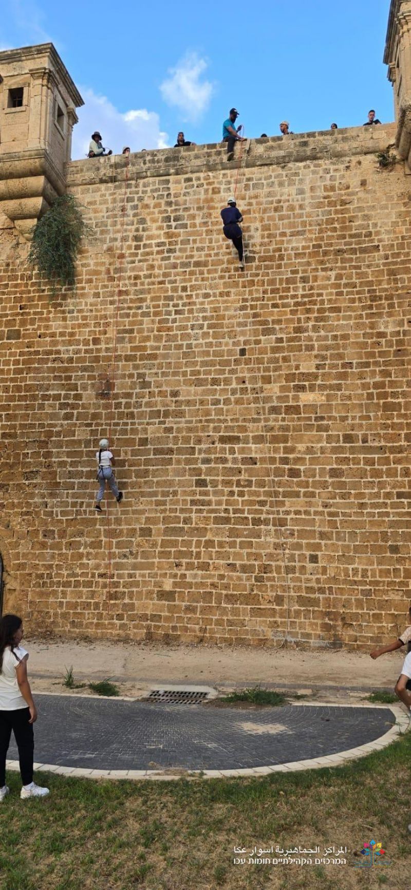 شبيبة المراكز الجماهيريّة أسوار عكا، في تحدي