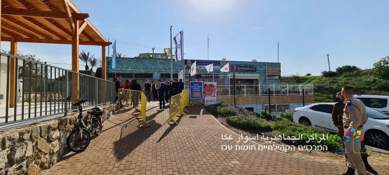رئيس الوزراء نتنياهو يزور المركز الثقافي بعد نجاح مركز التطعيم فيه وبأعداد كبيرة
