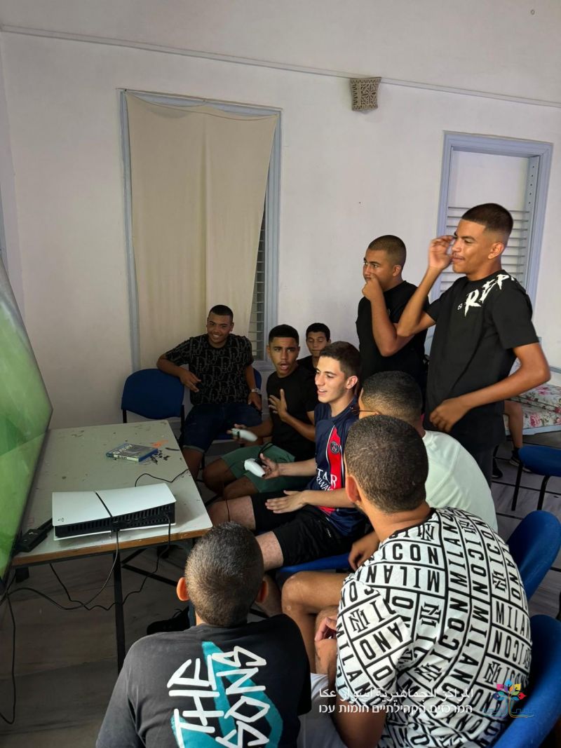 ثلاثة رابحين في تورنير الفيفا للشبيبة التي نظمته المراكز الجماهيريّة أسوار عكا، ضمن فعاليات الصيف للشبيبة. ثلاثة رابحين في تورنير الفيفا للشبيبة التي نظمته المراكز الجماهيريّة أسوار عكا، ضمن فعاليات الصيف للشبيبة.
