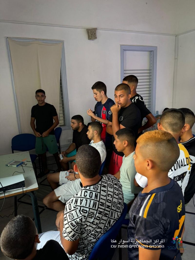 ثلاثة رابحين في تورنير الفيفا للشبيبة التي نظمته المراكز الجماهيريّة أسوار عكا، ضمن فعاليات الصيف للشبيبة. ثلاثة رابحين في تورنير الفيفا للشبيبة التي نظمته المراكز الجماهيريّة أسوار عكا، ضمن فعاليات الصيف للشبيبة.