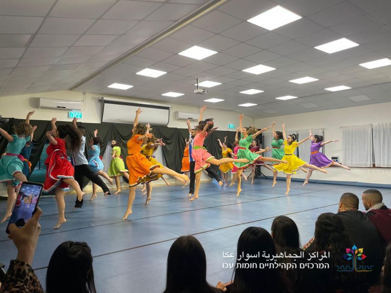 فرقة الرقص الفلكلوري التابعة للمراكز الجماهيرية اسوار عكا تشارك في مسابقة قطرية.