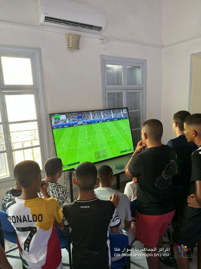 ثلاثة رابحين في تورنير الفيفا للشبيبة التي نظمته المراكز الجماهيريّة أسوار عكا، ضمن فعاليات الصيف للشبيبة. ثلاثة رابحين في تورنير الفيفا للشبيبة التي نظمته المراكز الجماهيريّة أسوار عكا، ضمن فعاليات الصيف للشبيبة.